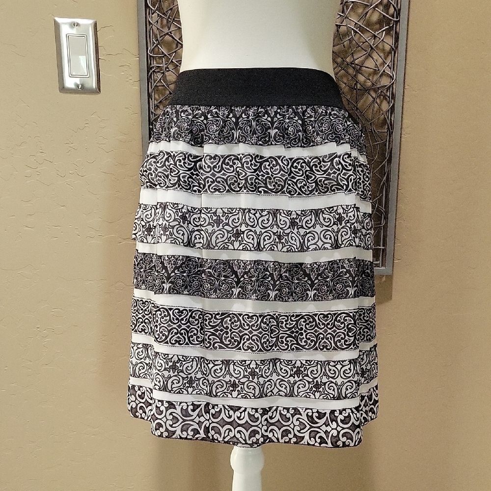 White House Black Market Black and White Ruffle Tiered Full Skirt